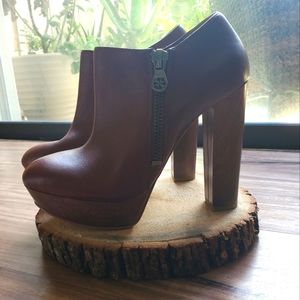 GUESS PAPRIKA PLATFORM BOOTIES Size 8